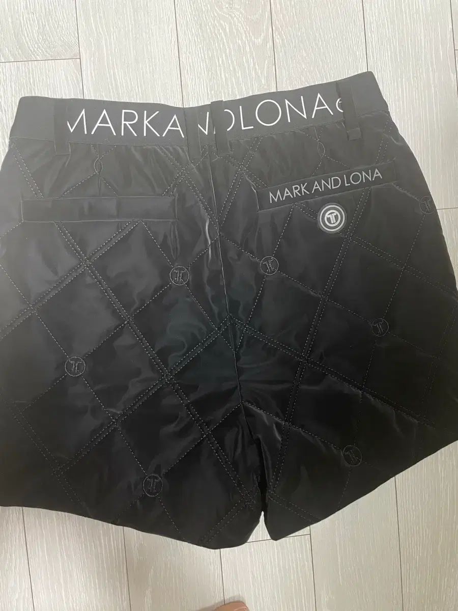 MARK & LONA マークアンドロナ 正規品 ハーフパンツ - メルカリ