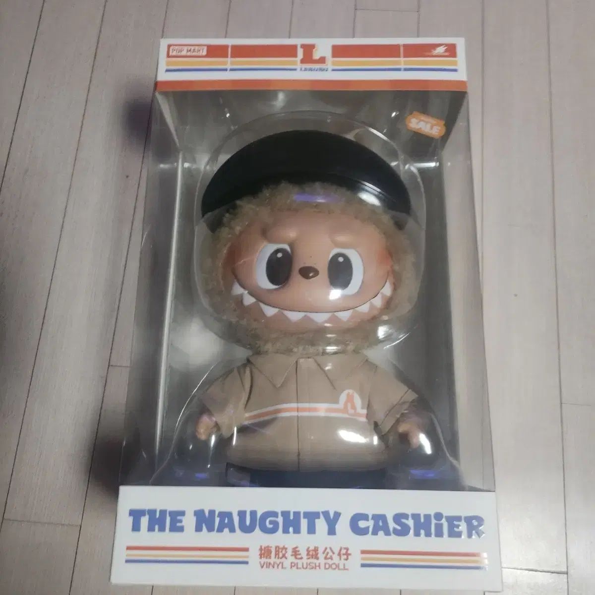 POP MART Labubu(ラブブ）コンビニ 400%サイズ The Naughty Cashier