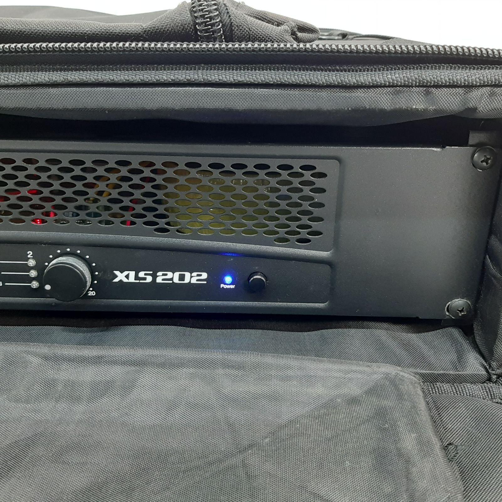 Amcron XLS202 アムクロン パワーアンプ SKBセミハードケース付き