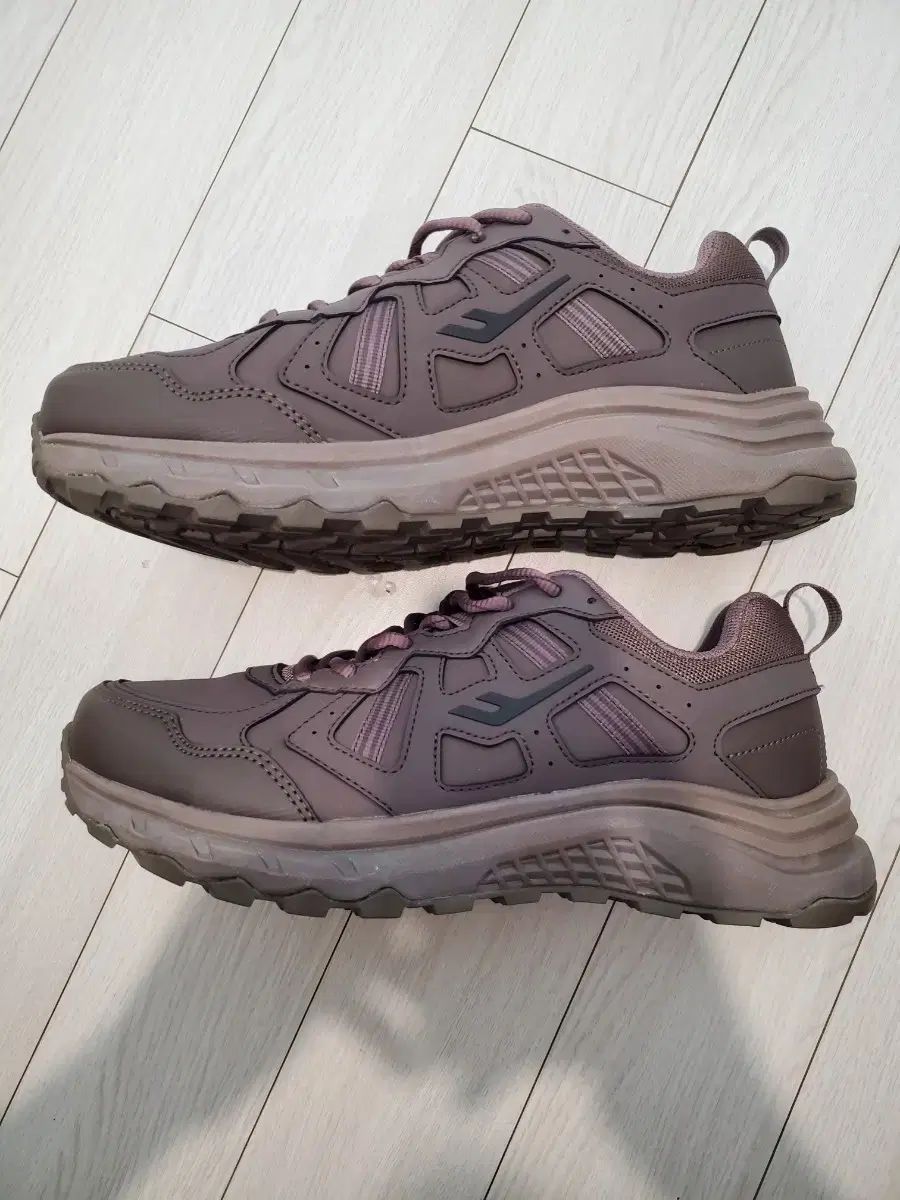 トレッキングシューズ