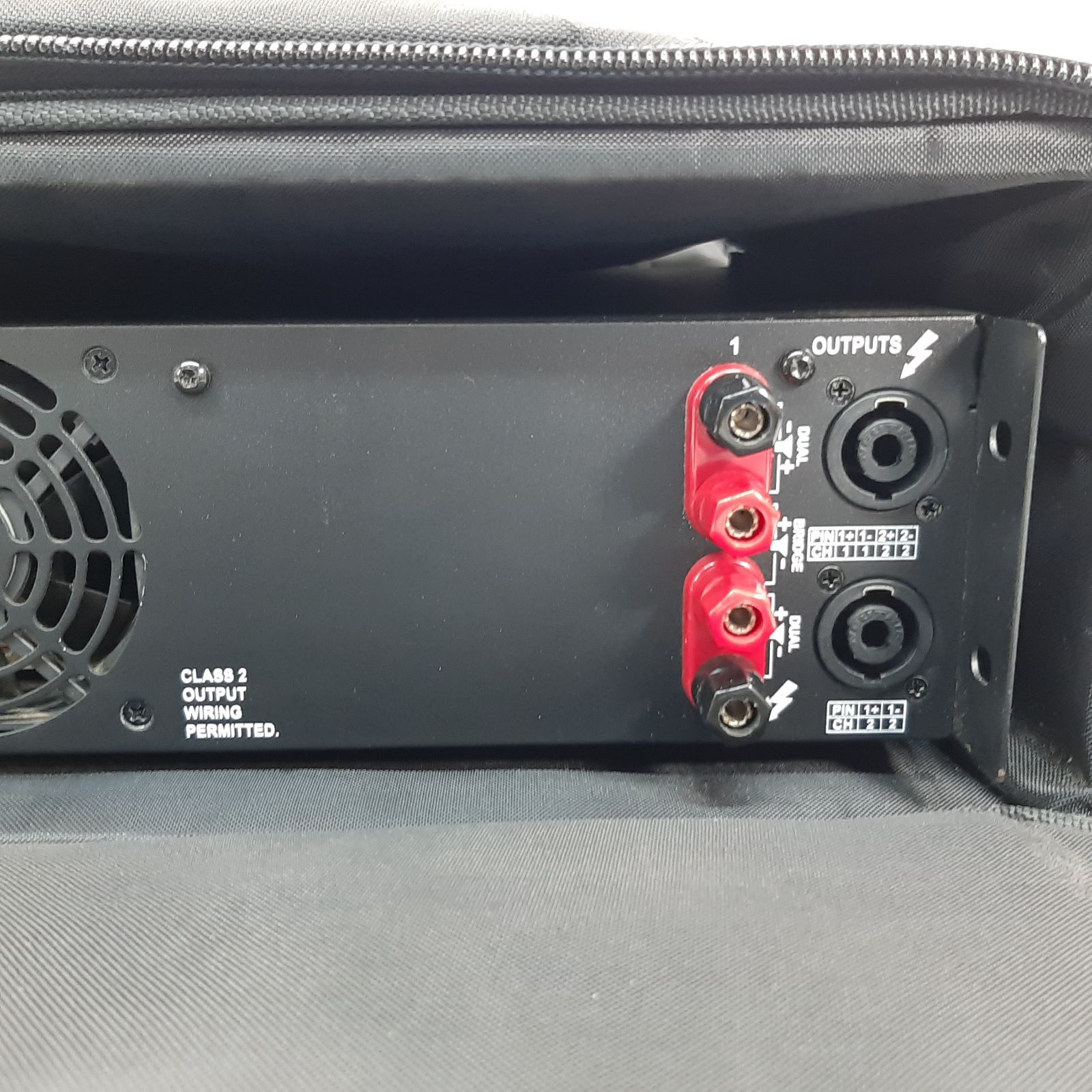 Amcron XLS202 アムクロン パワーアンプ SKBセミハードケース付き