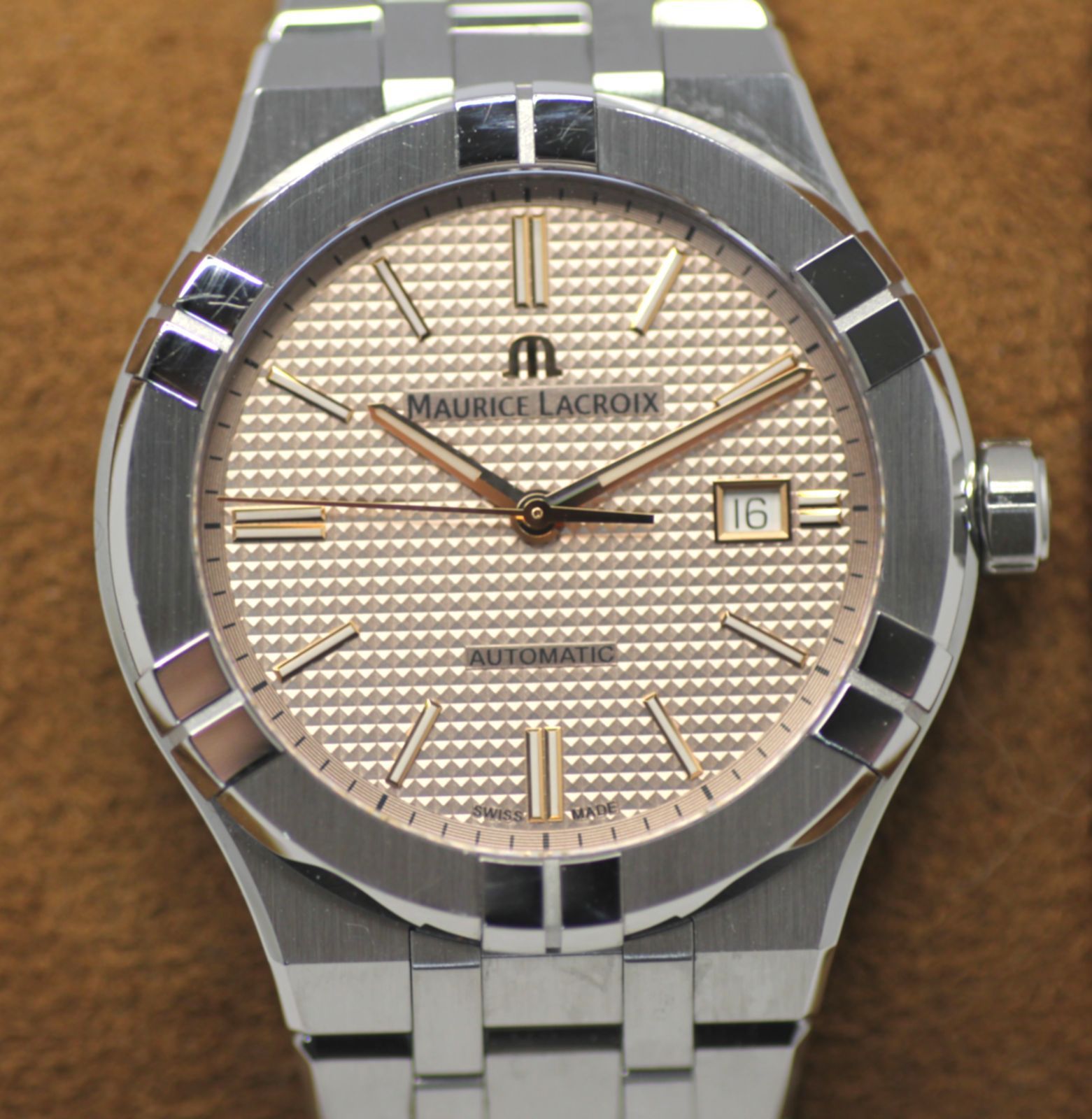 モーリスラクロア アイコン エクリュ文字盤