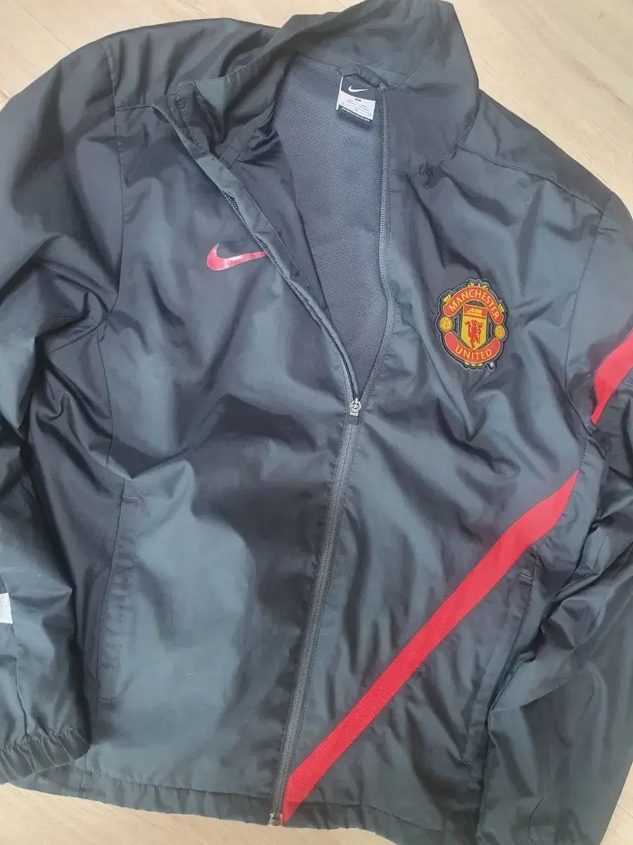 NIKE マンチェスター・ユナイテッドFC スウッシュ ウィンドブレーカー