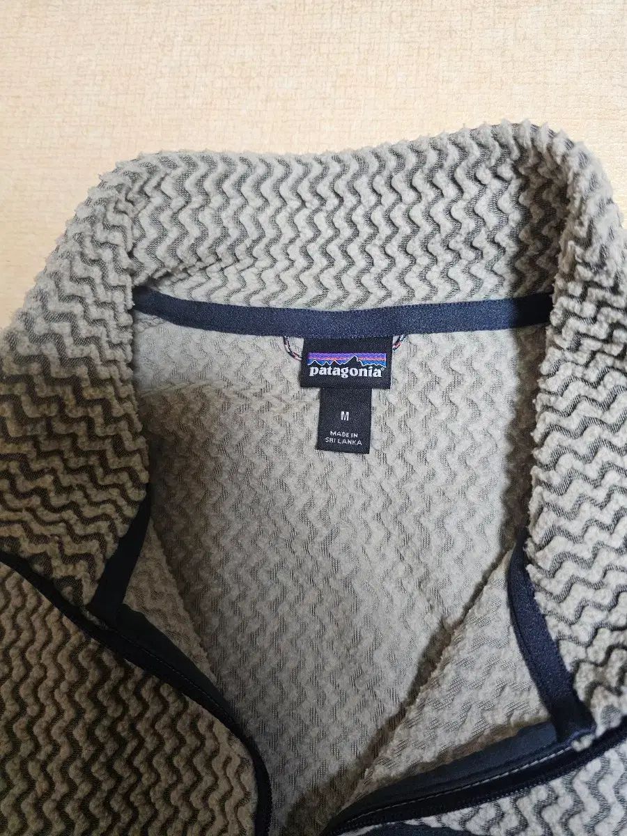 パタゴニア R 1 エア ジップネック オアタン M