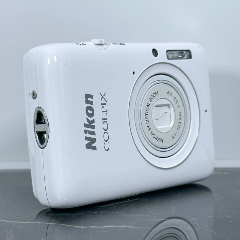 Nikon COOLPIX S02 ホワイト コンパクトデジタルカメラ 1317万画素