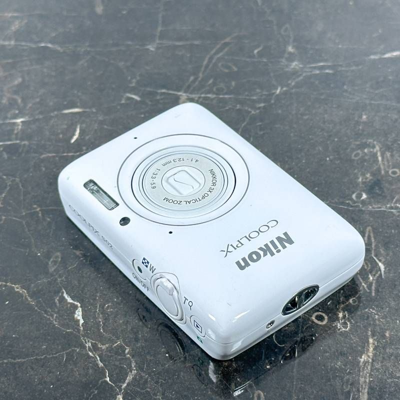 Nikon COOLPIX S02 ホワイト コンパクトデジタルカメラ 1317万画素