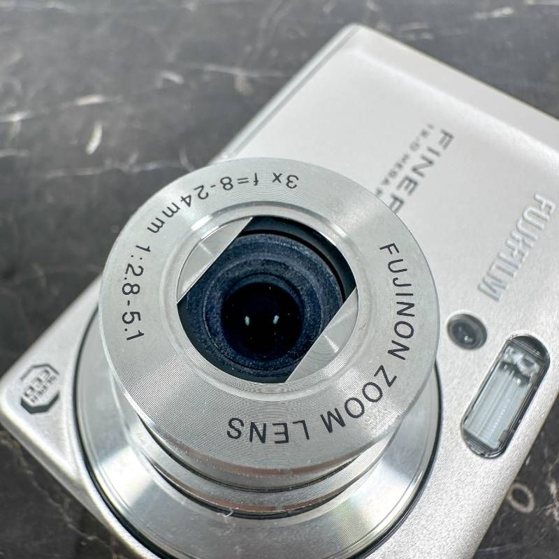 FUJIFILM FinePix F60fd シルバー コンパクトデジタルカメラ 1200万