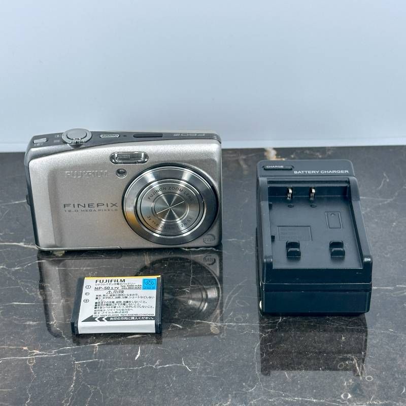 FUJIFILM FinePix F60fd シルバー コンパクトデジタルカメラ 1200万
