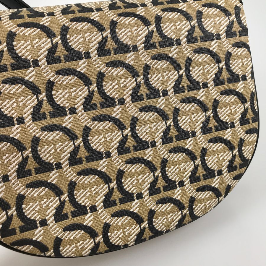 サルヴァトーレフェラガモ Salvatore Ferragamo ガンチーニ PVC