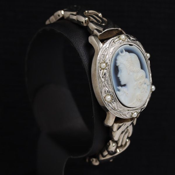 IEI マティアスポストラー 女神の月 QZ シェル文字盤 カメオウォッチ