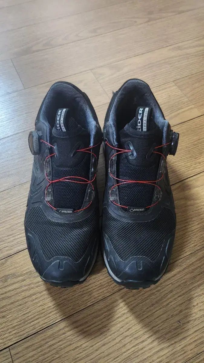 アイダー 240レディースGORE TEX スニーカー