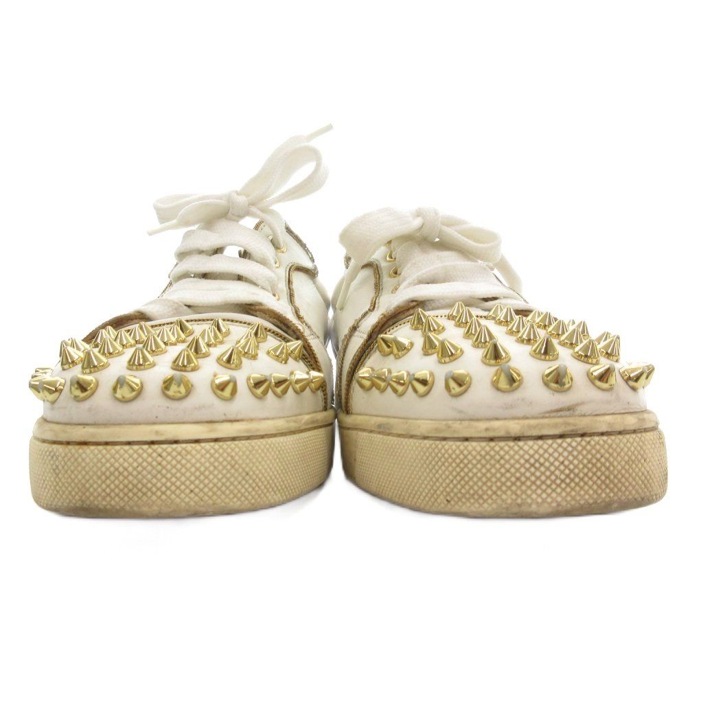 美品❗️CHRISTIAN LOUBOUTIN ローカット スタッズ付き ホワイト Christian Louboutin（クリスチャンルブタン） スニーカー F.A.V FIQUE