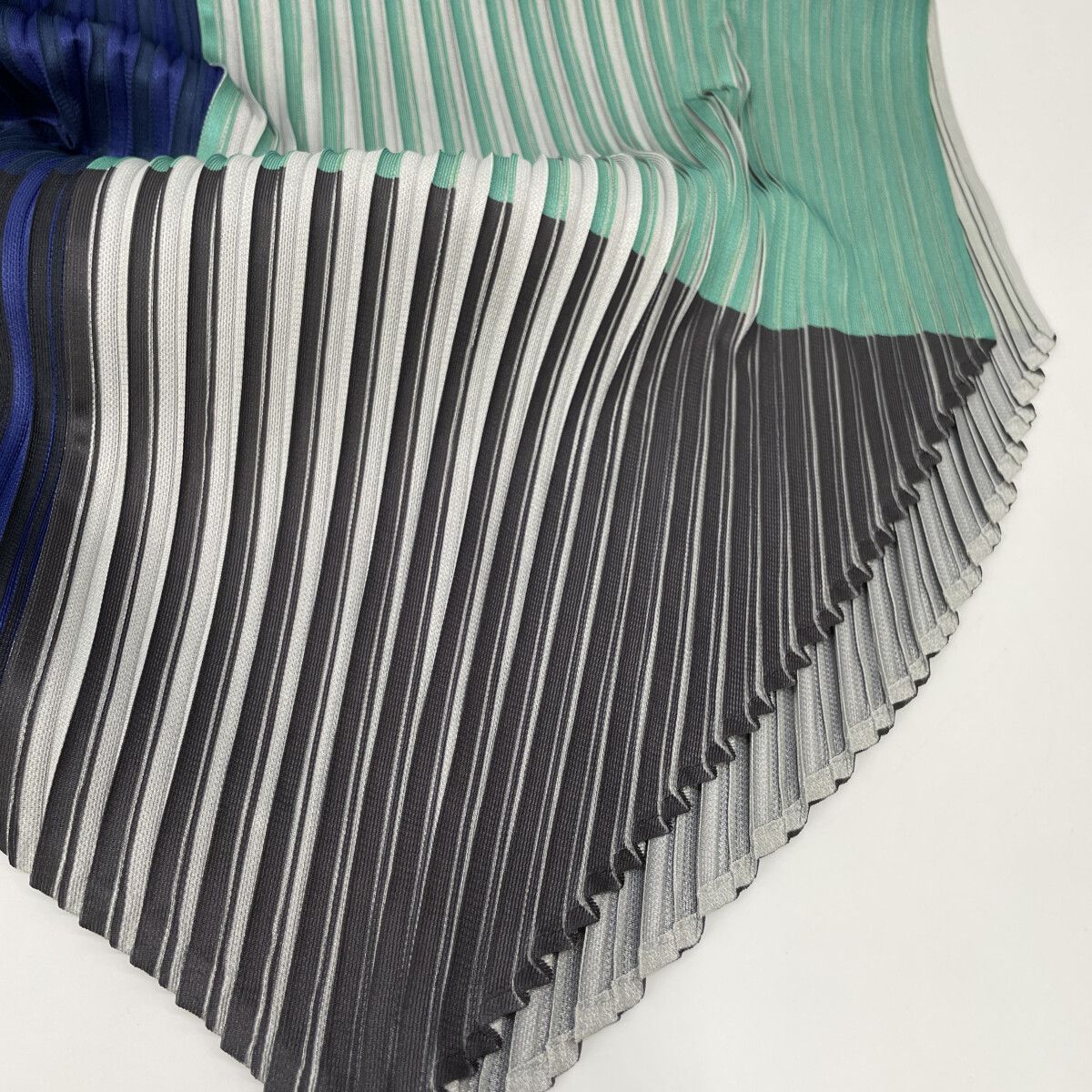 PLEATS PLEASE プリーツプリーズ PP53-JF552 ﾌﾞﾙｰ×ｸﾞﾚｰ×ｸﾞﾘｰﾝ ﾎﾟﾘｴｽﾃﾙ  