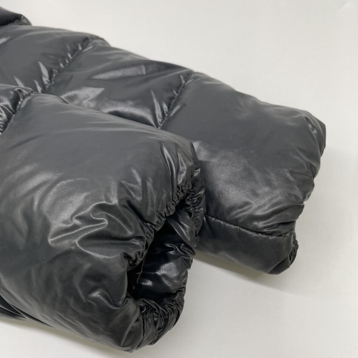 DUVETICA デュベティカ ﾌﾞﾗｯｸ Thia ﾌﾙｼﾞｯﾌﾟﾌｰﾃﾞｯﾄﾞﾀﾞｳﾝｼﾞｬｹｯﾄ 40