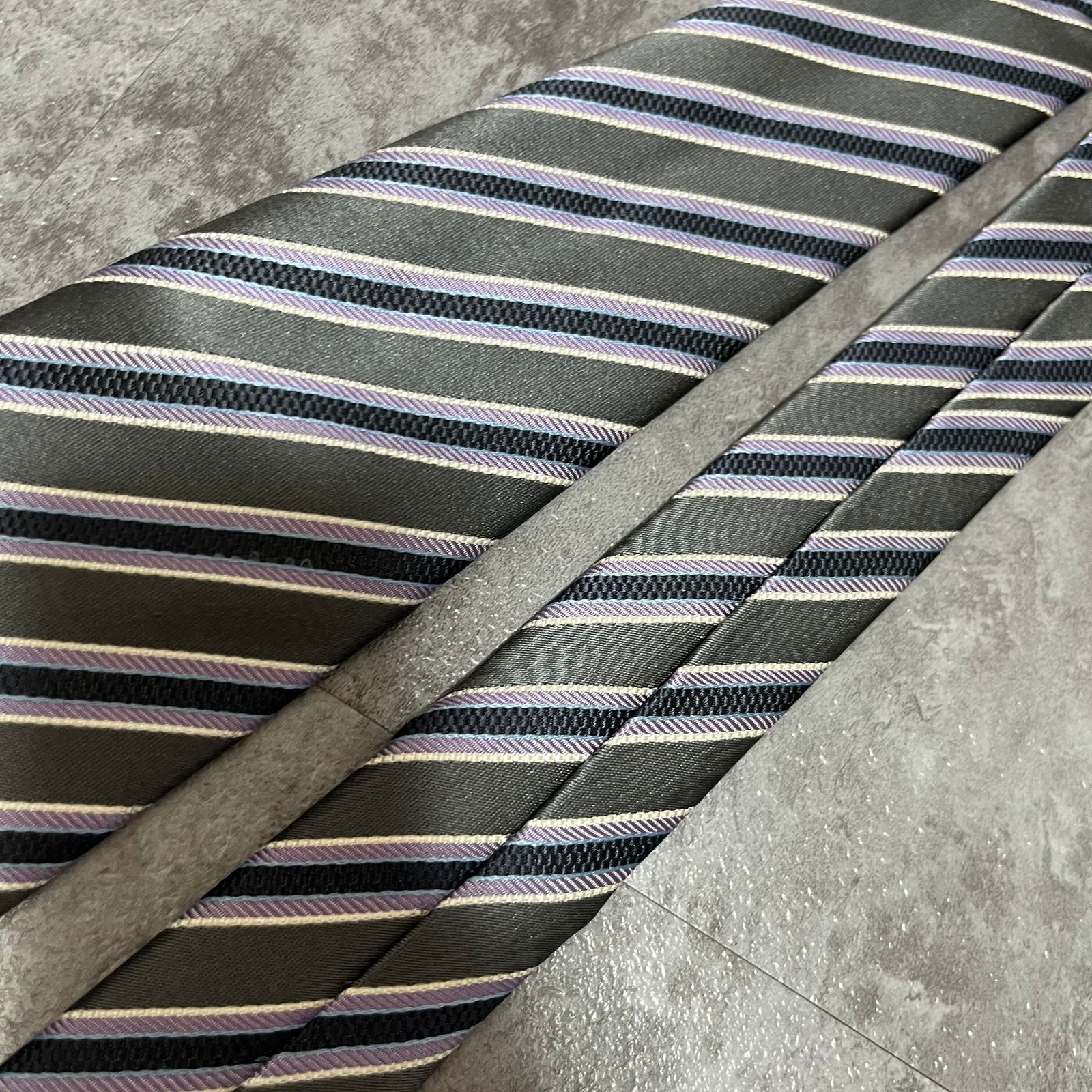 ストライプ】レジメンタルストライプネクタイ シルバー バイカラー