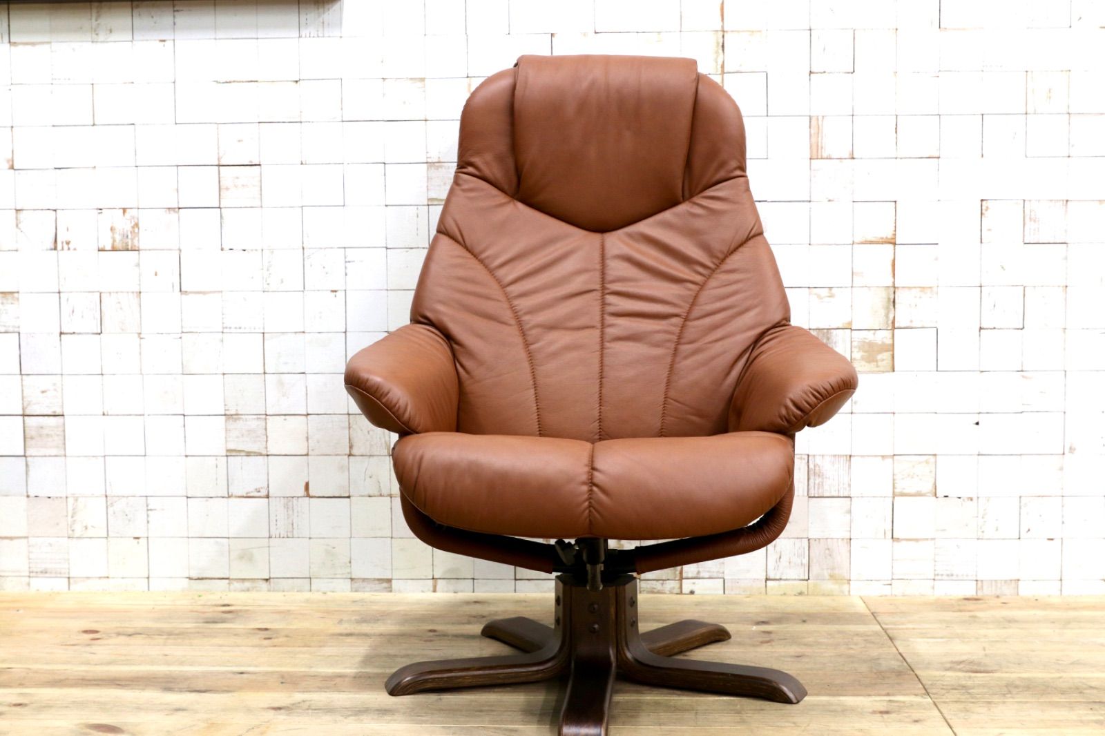 GMGS274○シモンズ Hjellegjerde イエリアーダ オットマン GMES5○Hjellegjerde / イエリアーダ シモンズ 3人掛けソファ トリプル