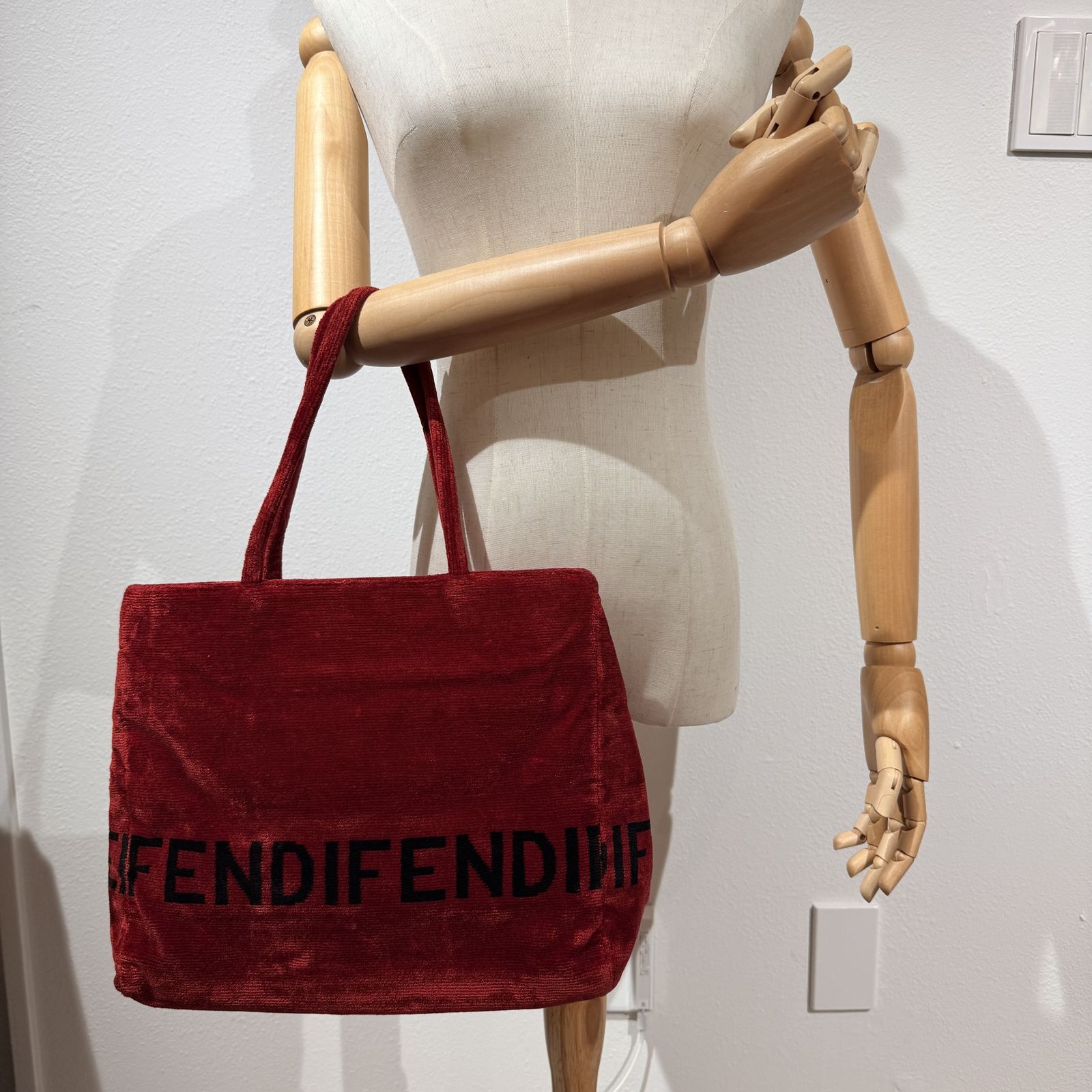 FENDI（フェンディ） ロゴ トートバッグ ベロア レッド ブラック 