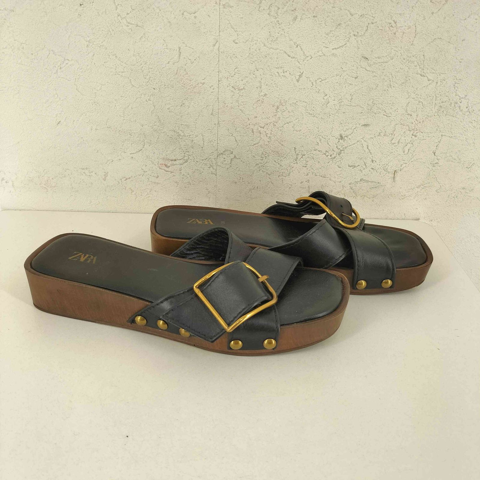 ザラ ZARA バックルフラットサンダル レディース EUR：38 - メルカリ