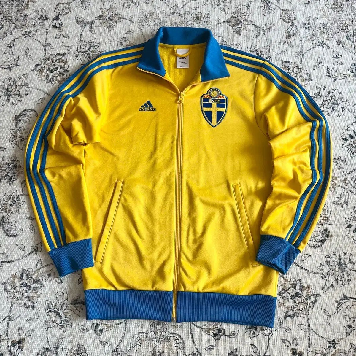 美品　adidas アディダス　スウェーデン代表　トラックジャケット　ジャージ ☆アディダス トラックジャケット スウェーデン代表 サッカー チーム