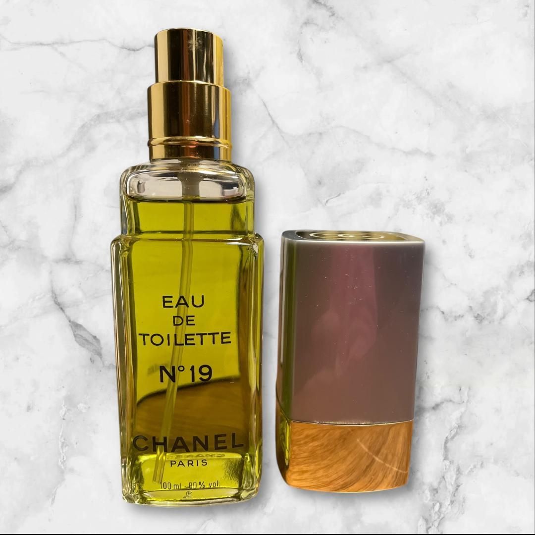 CHANEL シャネル N°19 オードトワレ 100ml 香水スプレー 箱付き - メルカリ