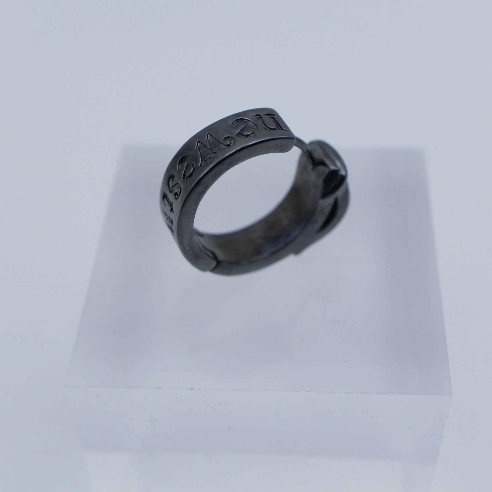 Vivienne Westwood ヴィヴィアン ウエストウッド ピアス 片耳 BOBBY