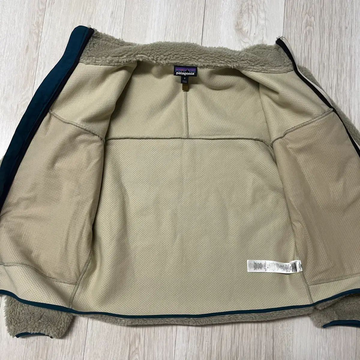 ベージュ グリーン