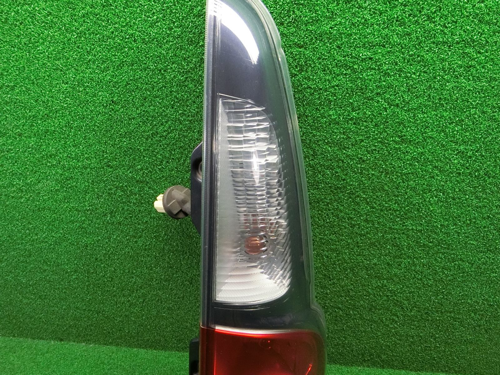 13489] 送料無料 スズキ MRワゴン MF33S 右 テールライト テールランプ