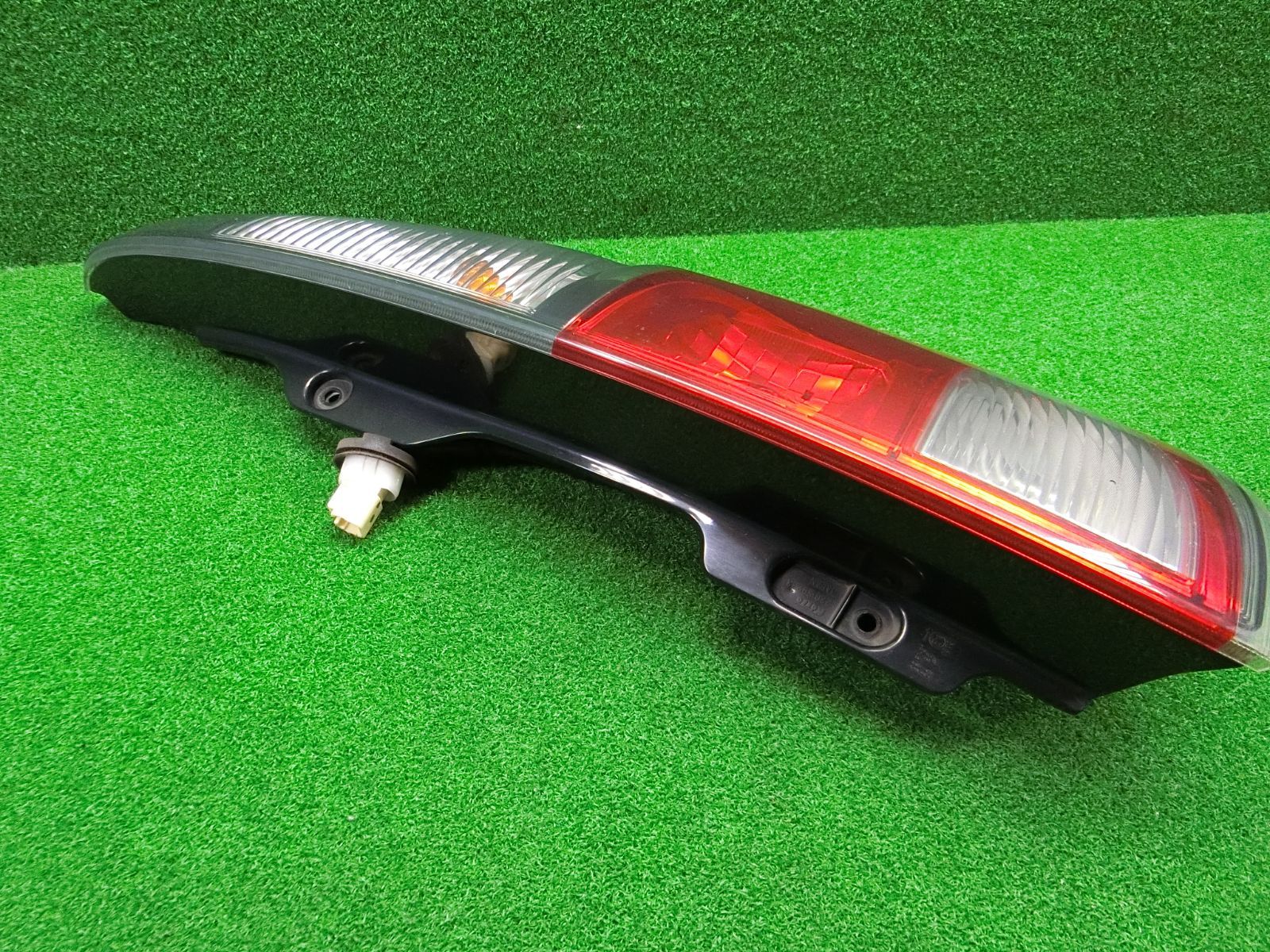 希少　MG33S MF33S モコ/MRワゴン　LEDテール　カプラーオン 13489] 送料無料 スズキ MRワゴン MF33S 右 テールライト テールランプ