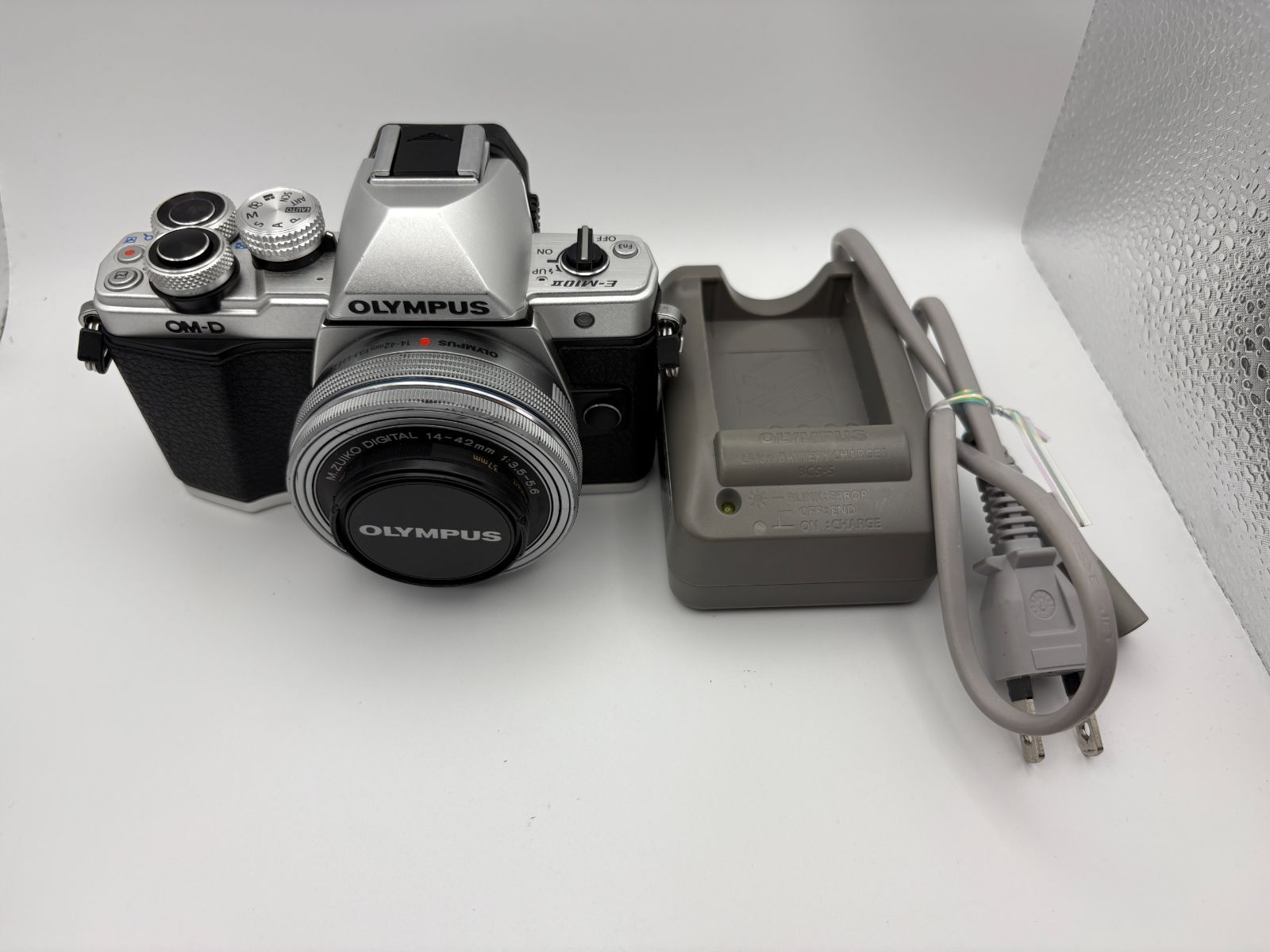 オリンパス OM-D E-M10 MarkⅡ 14-42レンズ ショット数11888枚 01d128 