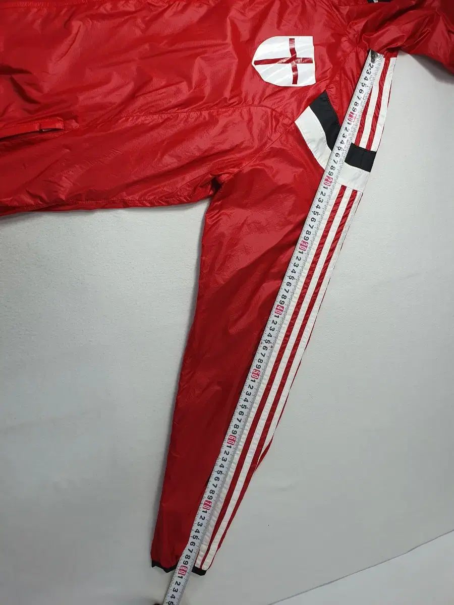 adidas ACミラン ウィンドブレーカー ジャケット レッド 110 - メルカリ