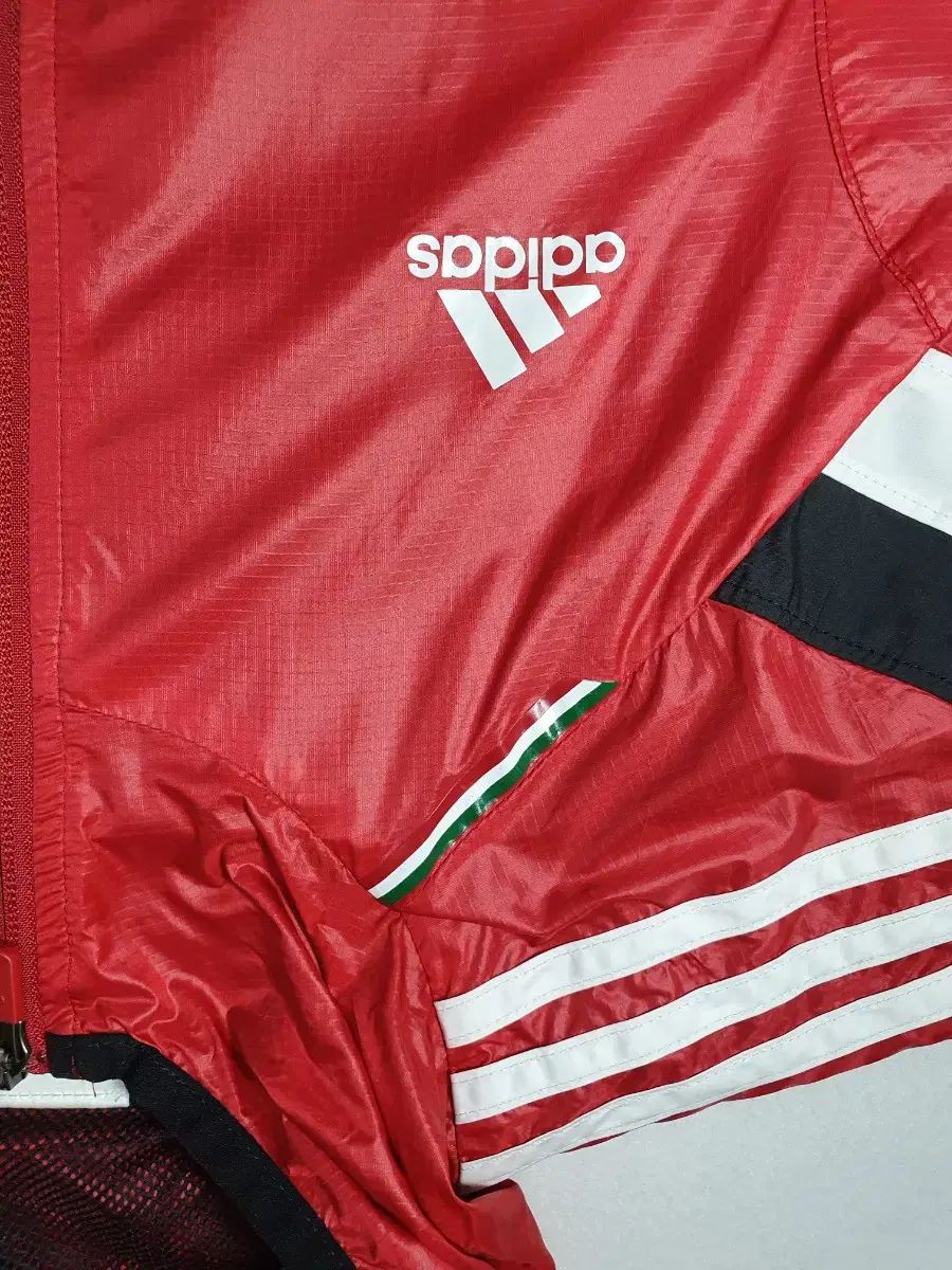 adidas ACミラン ウィンドブレーカー ジャケット レッド 110 - メルカリ