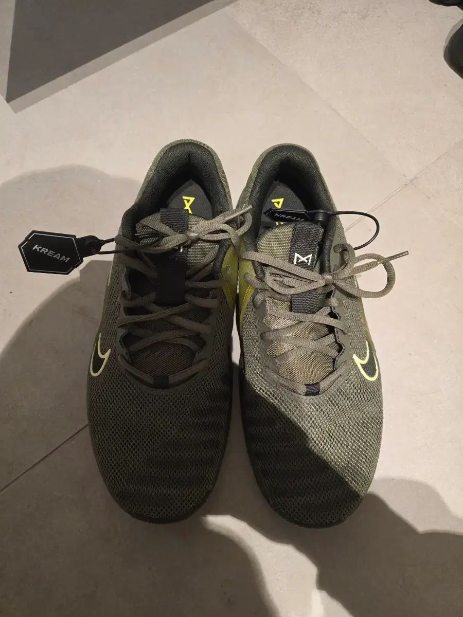 ナイキ メトコン9 オリーブ(285) - メルカリ