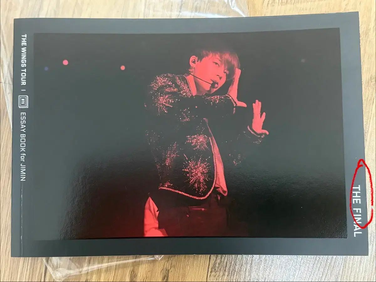 BTS THE WINGS TOUR FINAL エッセイブック ジミン ジョングク トレカ 含む