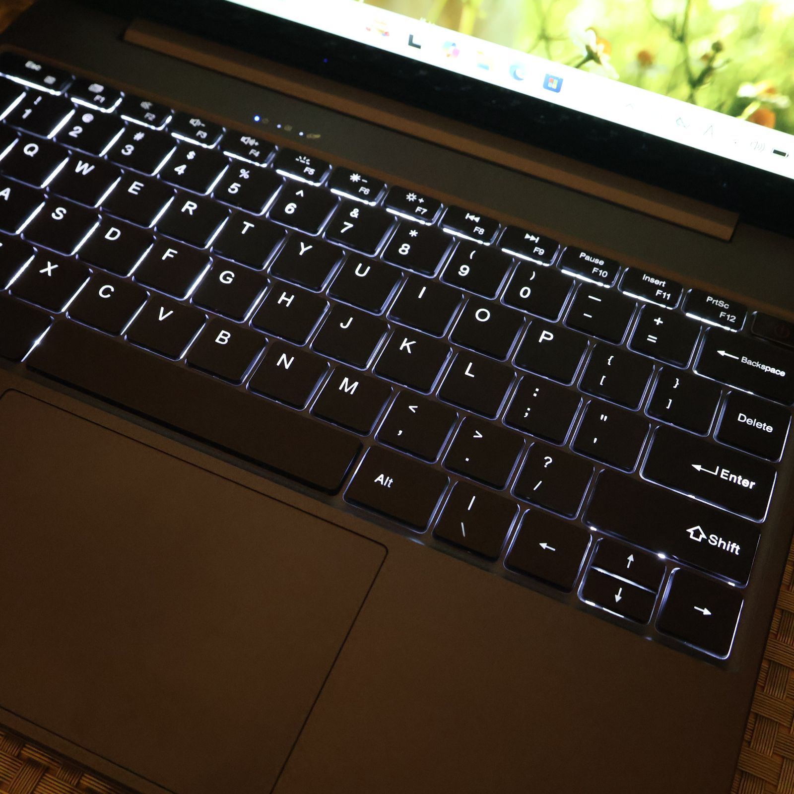 ほぼ新品Win11公式対応/メ8G/SSD/高画質液晶/無線/カメラ/TypeC - メルカリ