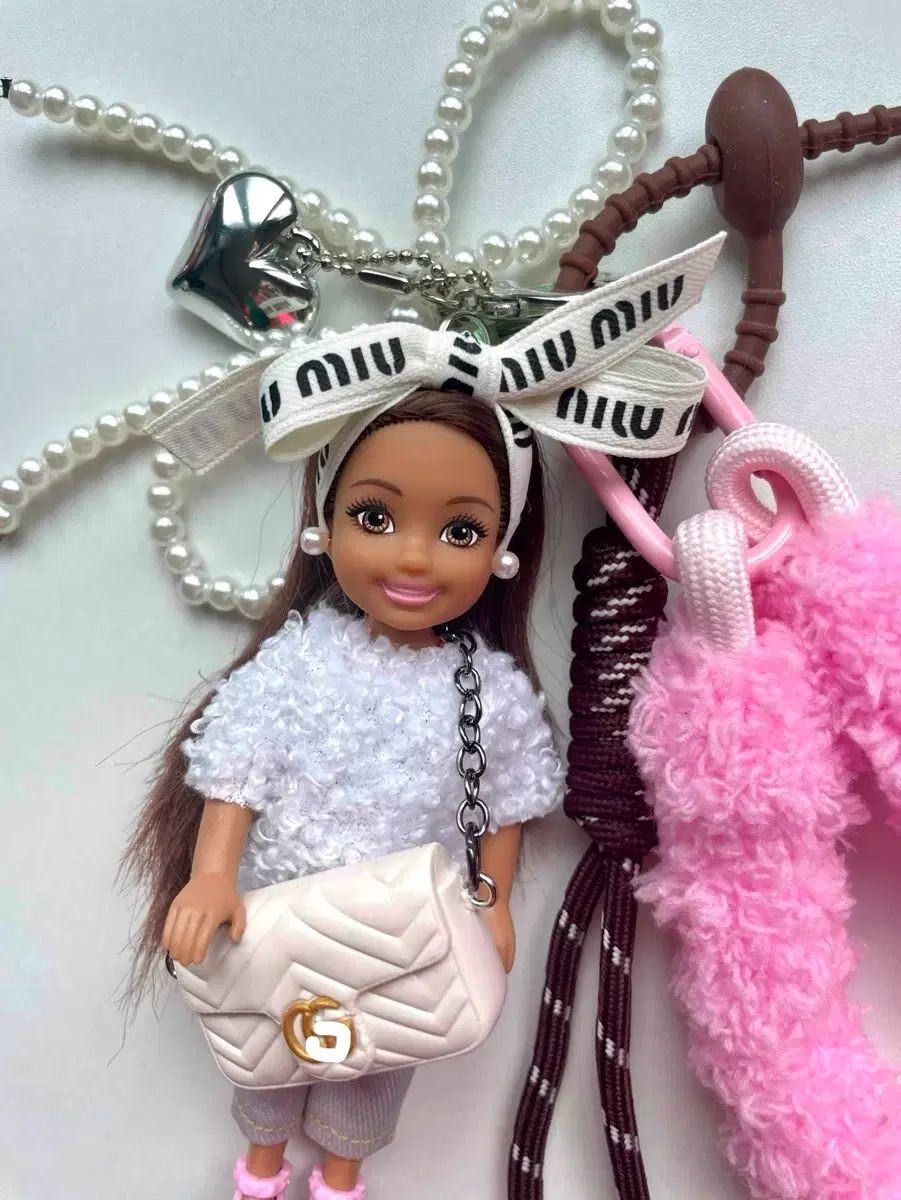 送料無料) マテル 正規品 バービー キーホルダー ピンク ボア