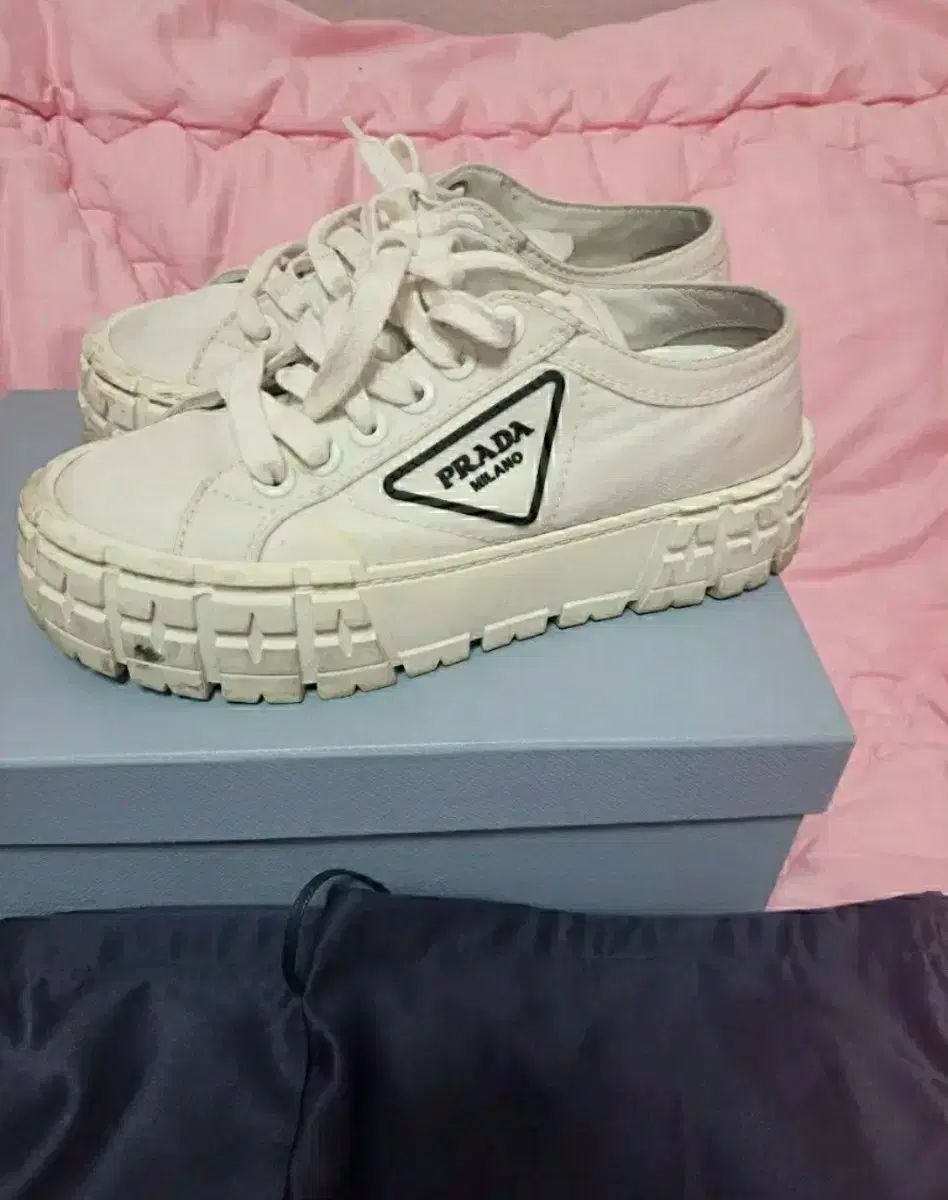 正規品)在庫処分 状態良し PRADA プラダ 三角ロゴ ダブル ホイール