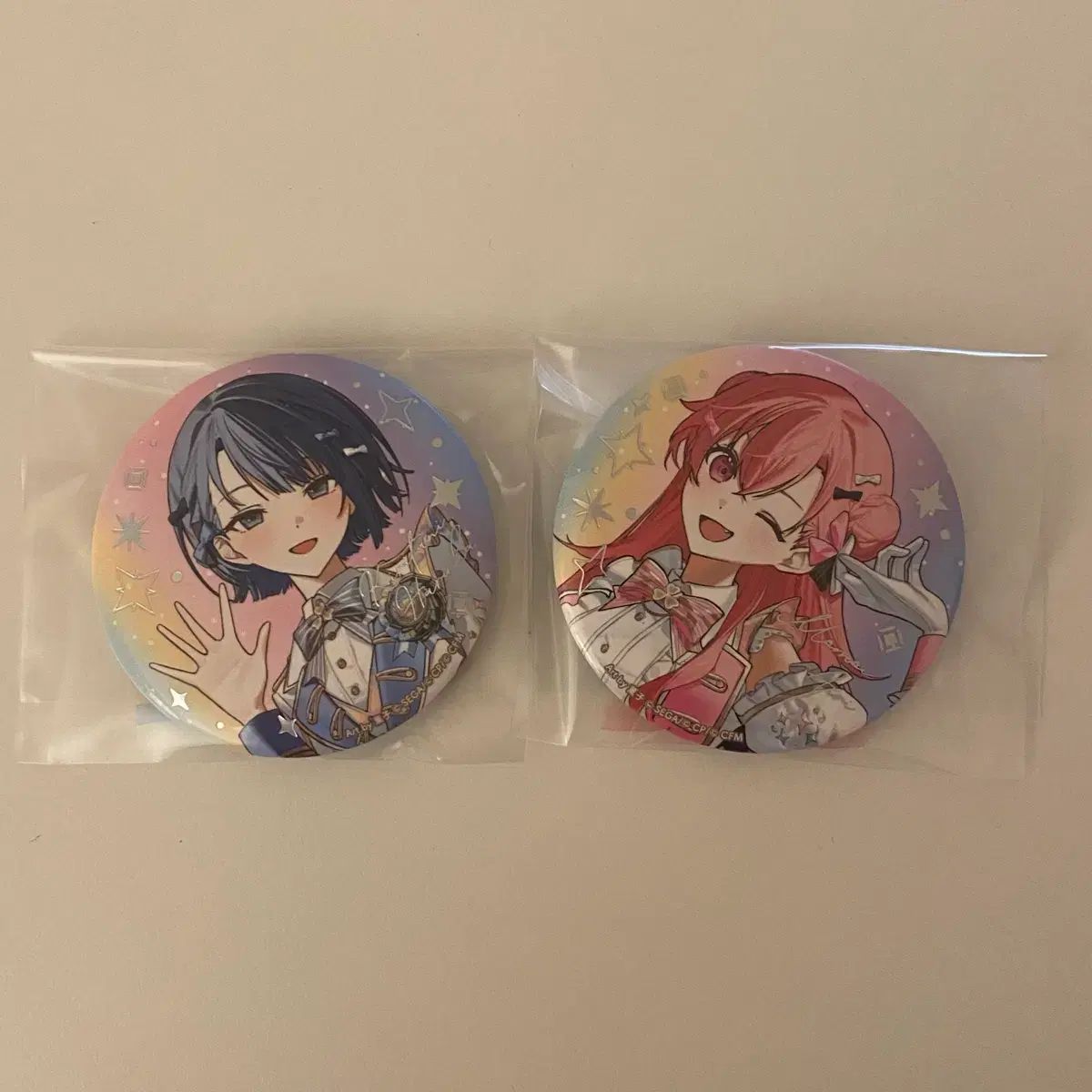プロジェクトセカイ 感謝祭 5周年 缶バッジ 遥 桃井 愛莉 - メルカリ