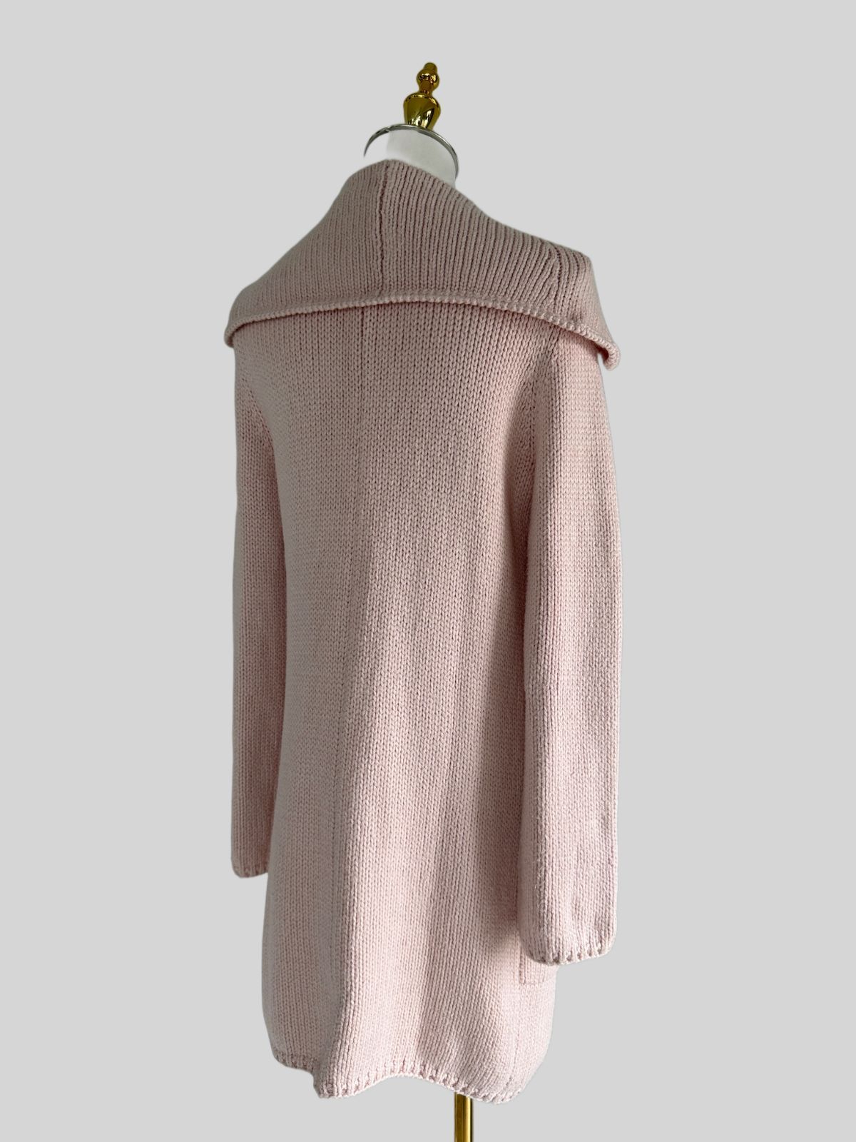 美品♡フォクシー ウィングカラーロングカーディガン ピンク ロゴプレート フリー ☆美品☆FOXEY/フォクシーウイングカラーカーディガン ロゴプレートF