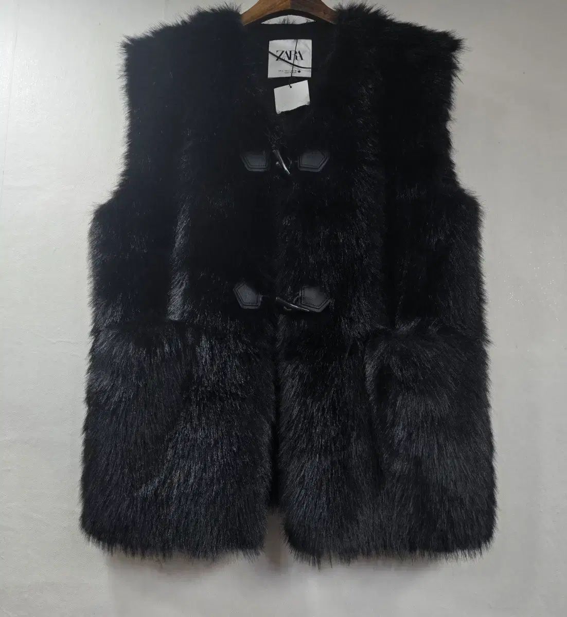 ZARA フェイクファー ベスト - メルカリ