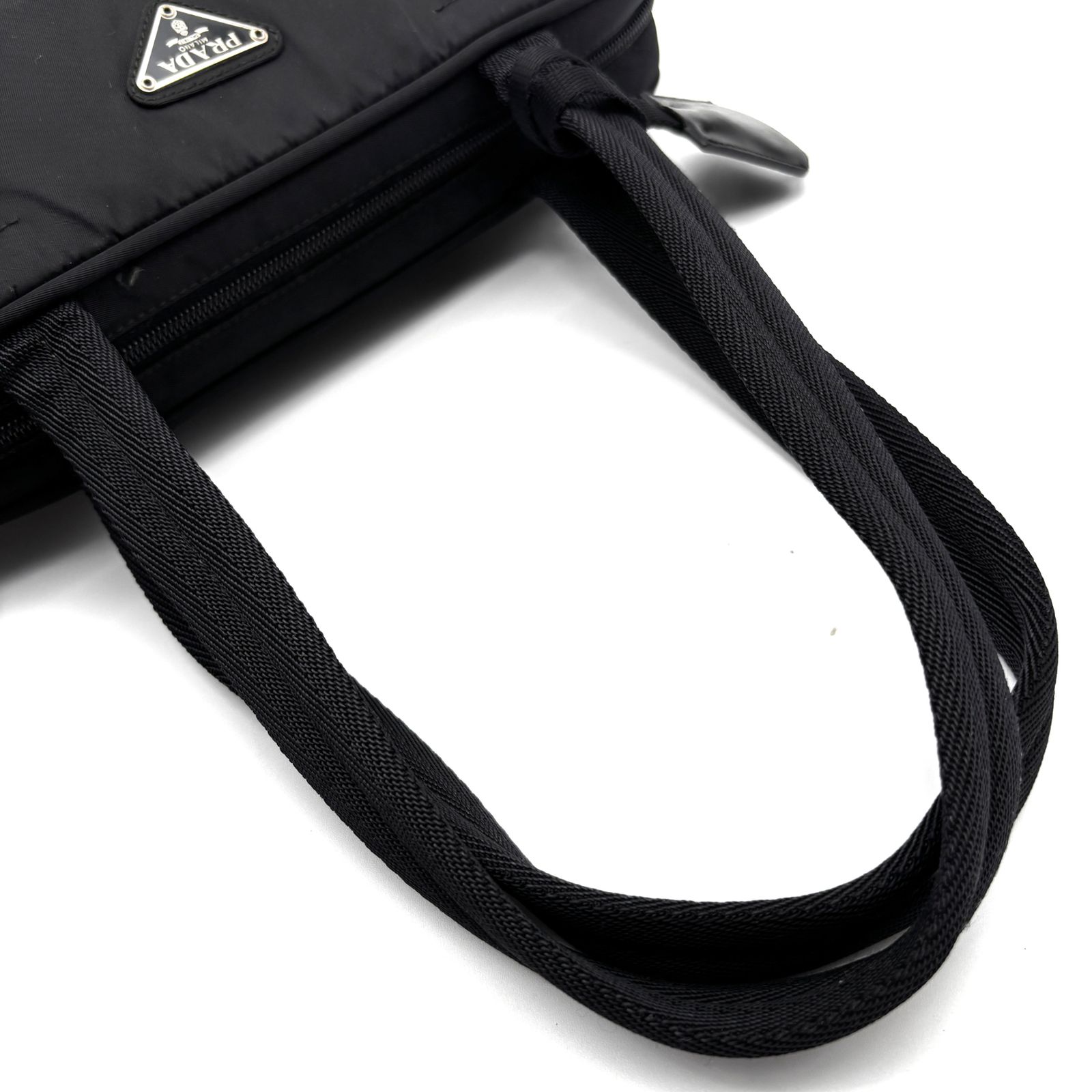 美品✨プラダ 南京錠 鍵付き トートバッグ 三角ロゴ ナイロン 革 黒 白タグ 正規品 PRADA プラダ ハンドバッグ トートバッグ 三角ロゴ プレート 白