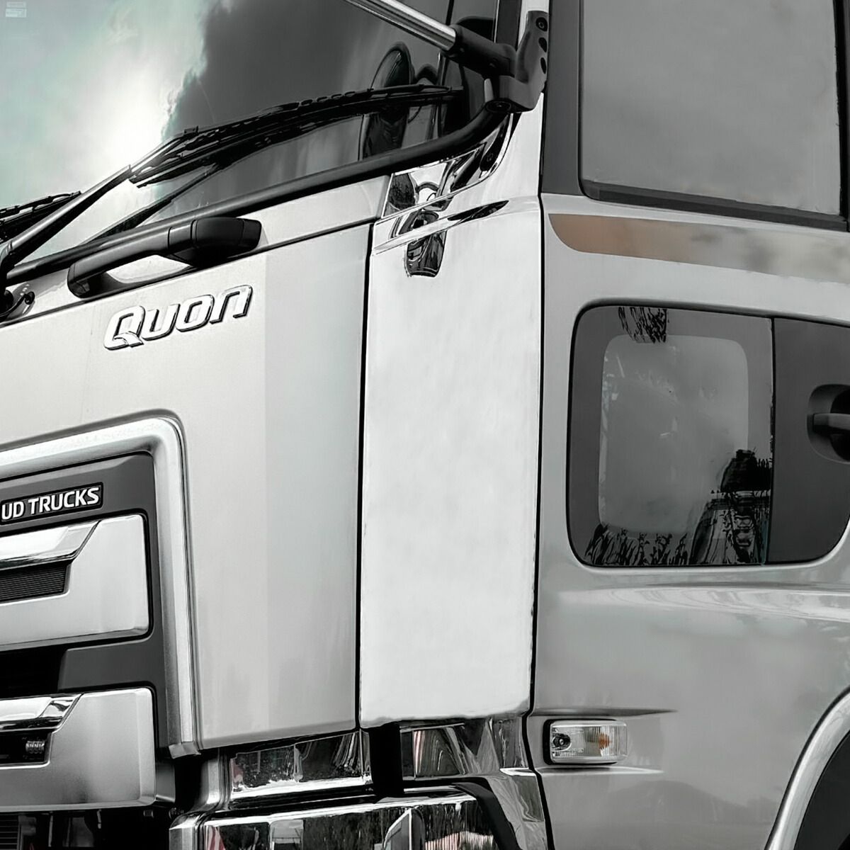 17クオン コーナーパネル メッキコーナー 左右セット メッキパーツ