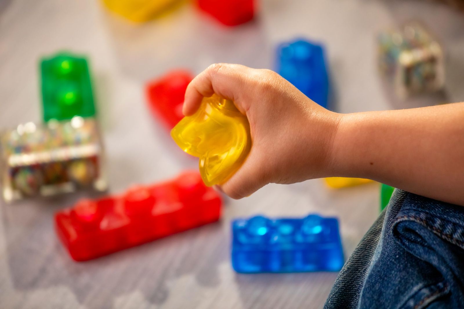  Jelly Blox Stash N Stack 2イン1 収納ケース 30ブロック付き | 幼児-就学前の積み木 子供が握ったり伸ばしたりできます メッシュ認証 安全テスト済み - 痛くならない 感覚遊びおもちゃ 対象年齢2歳以上 その他 おもちゃ