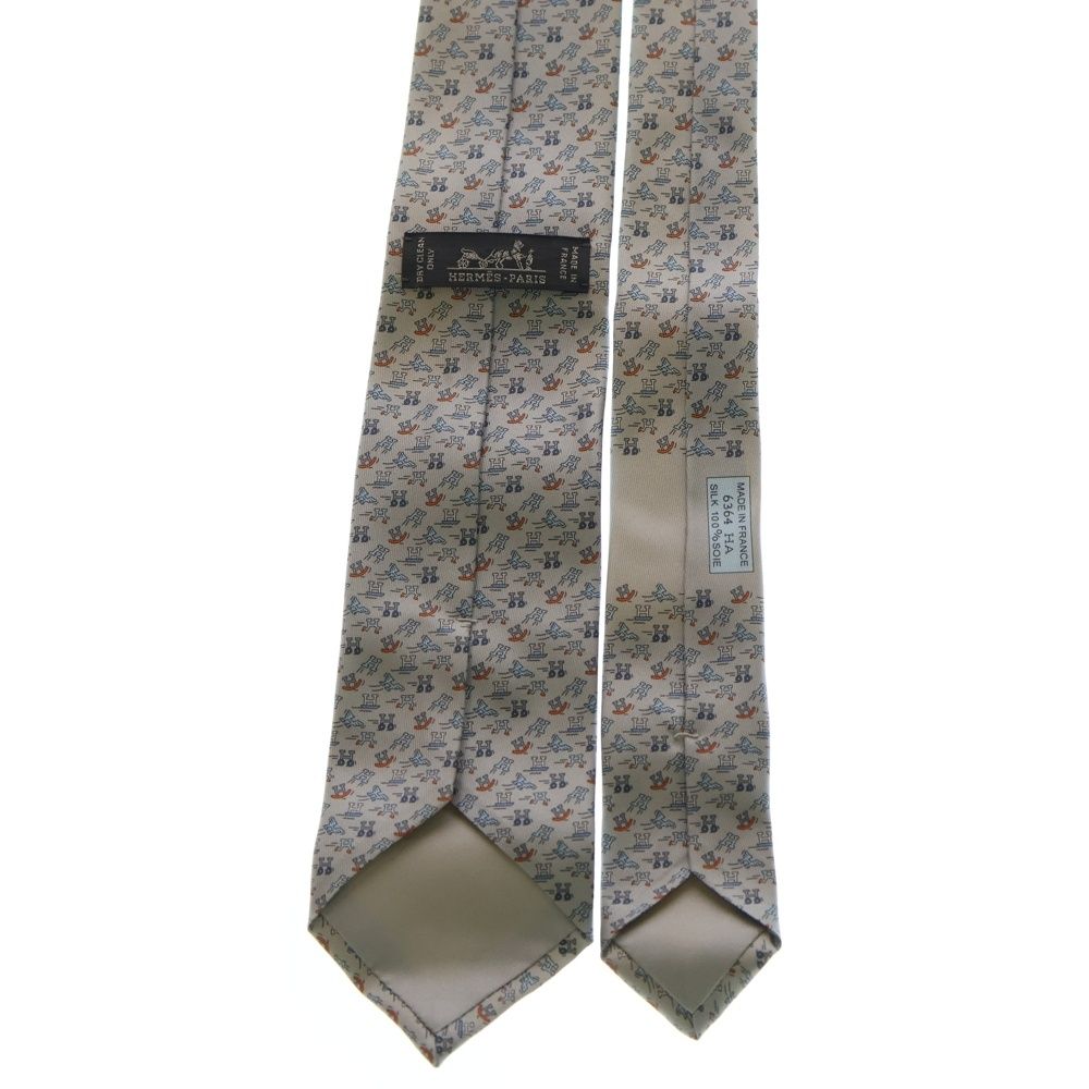 HERMES グレー ネクタイ シルク製 HERMES (エルメス) H アン ムーブメント シルク ネクタイ グレー