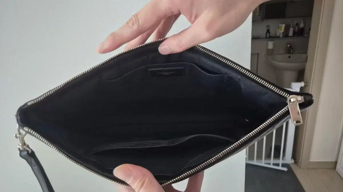 Saint Laurent サンローラン マトラッセ ブラック クラッチバッグ 