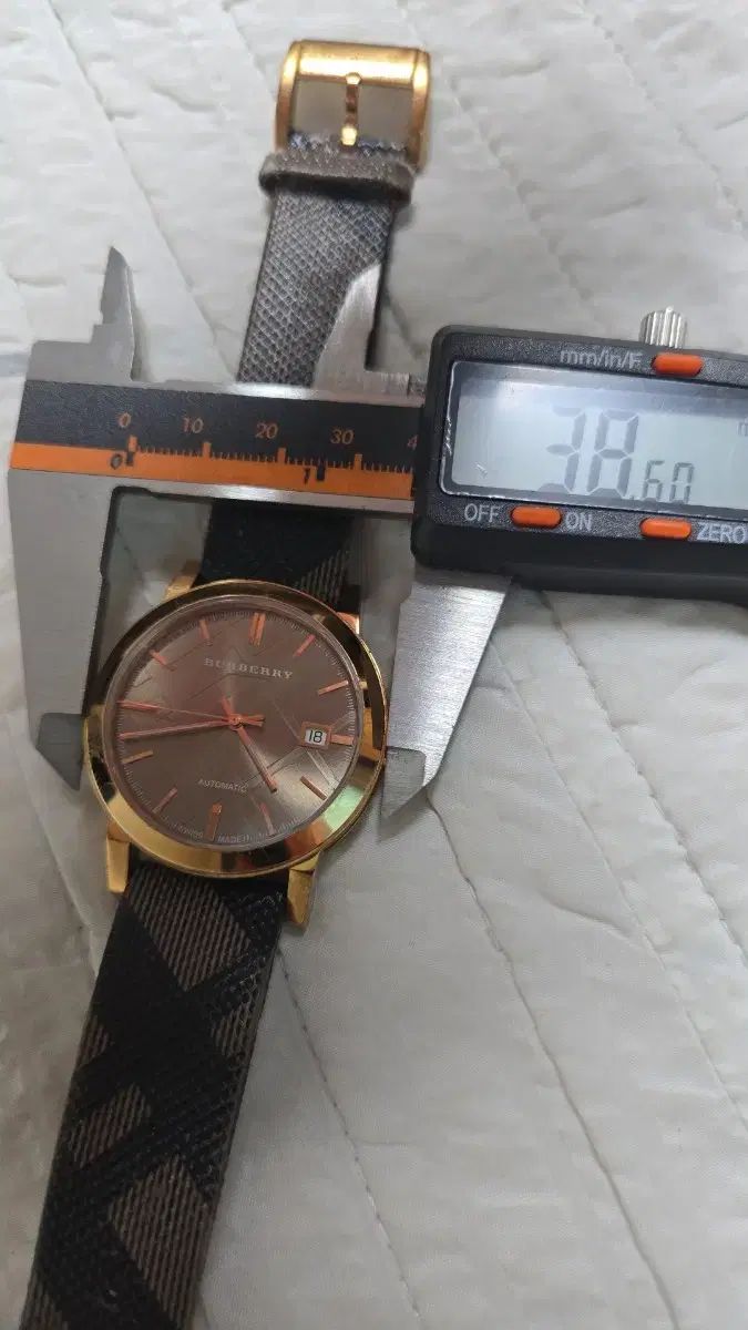  バーバリー GOLD オートマチック 時計 シワになりにくい 自動巻き時計 腕時計(アナログ)