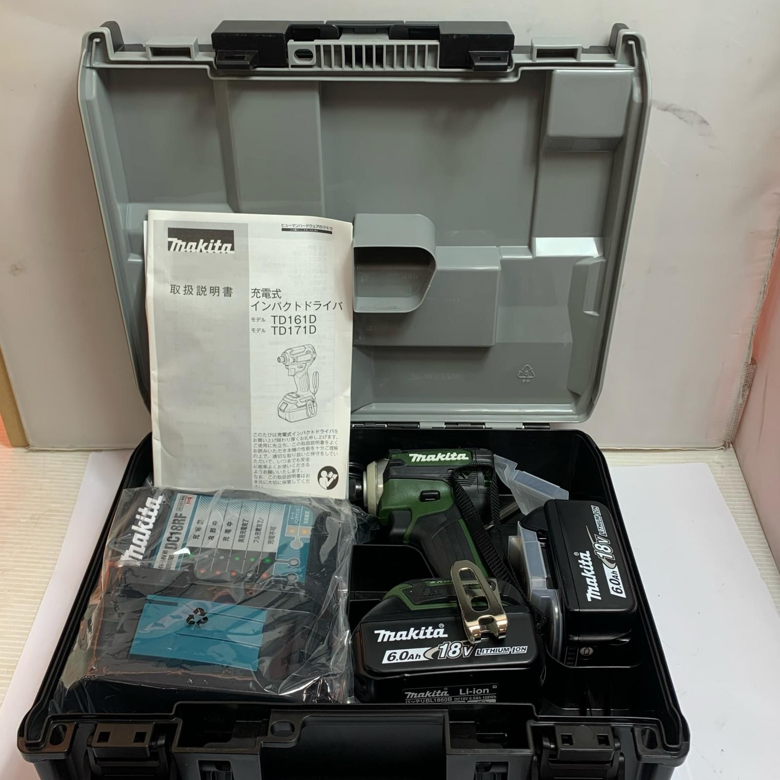 ♭♭MAKITA マキタ 充電式インパクトドライバ 充電器 充電池 ケース付 色 AG グリーン