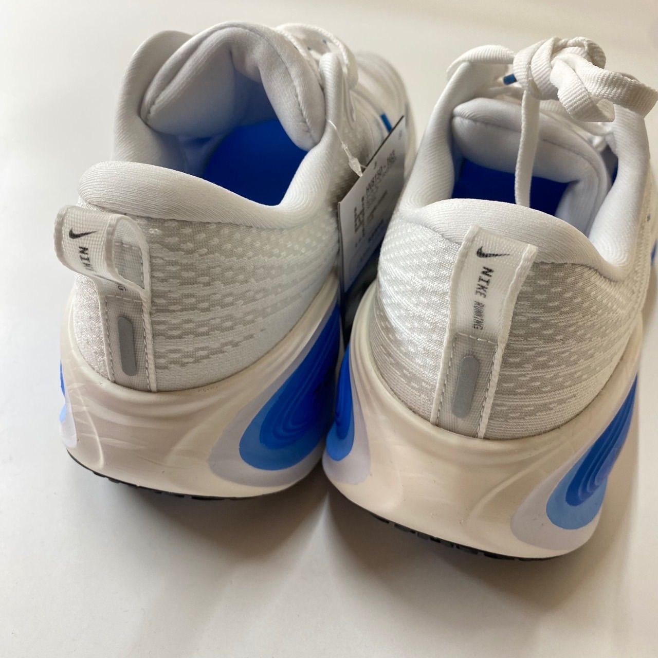 NIKE Vomero Plus ナイキ ボメロ プラス ホワイト/ブルーヒーロー