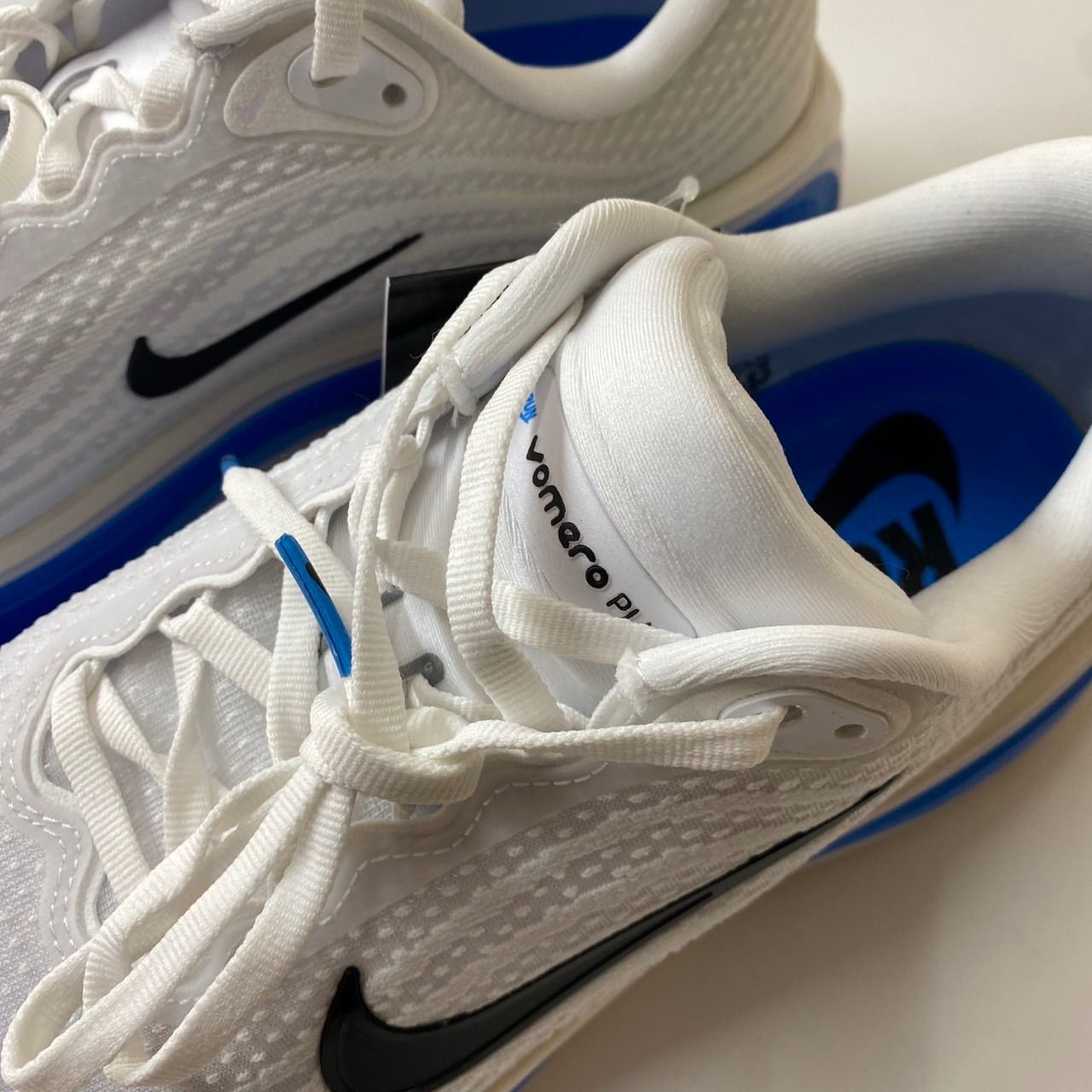 NIKE Vomero Plus ナイキ ボメロ プラス ホワイト/ブルーヒーロー