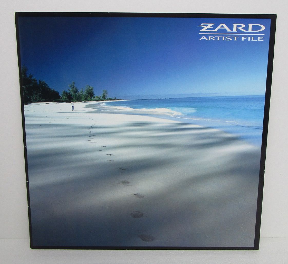 ZARD ARTIST FILE 坂井泉水 写真集 ステッカー付 - メルカリ