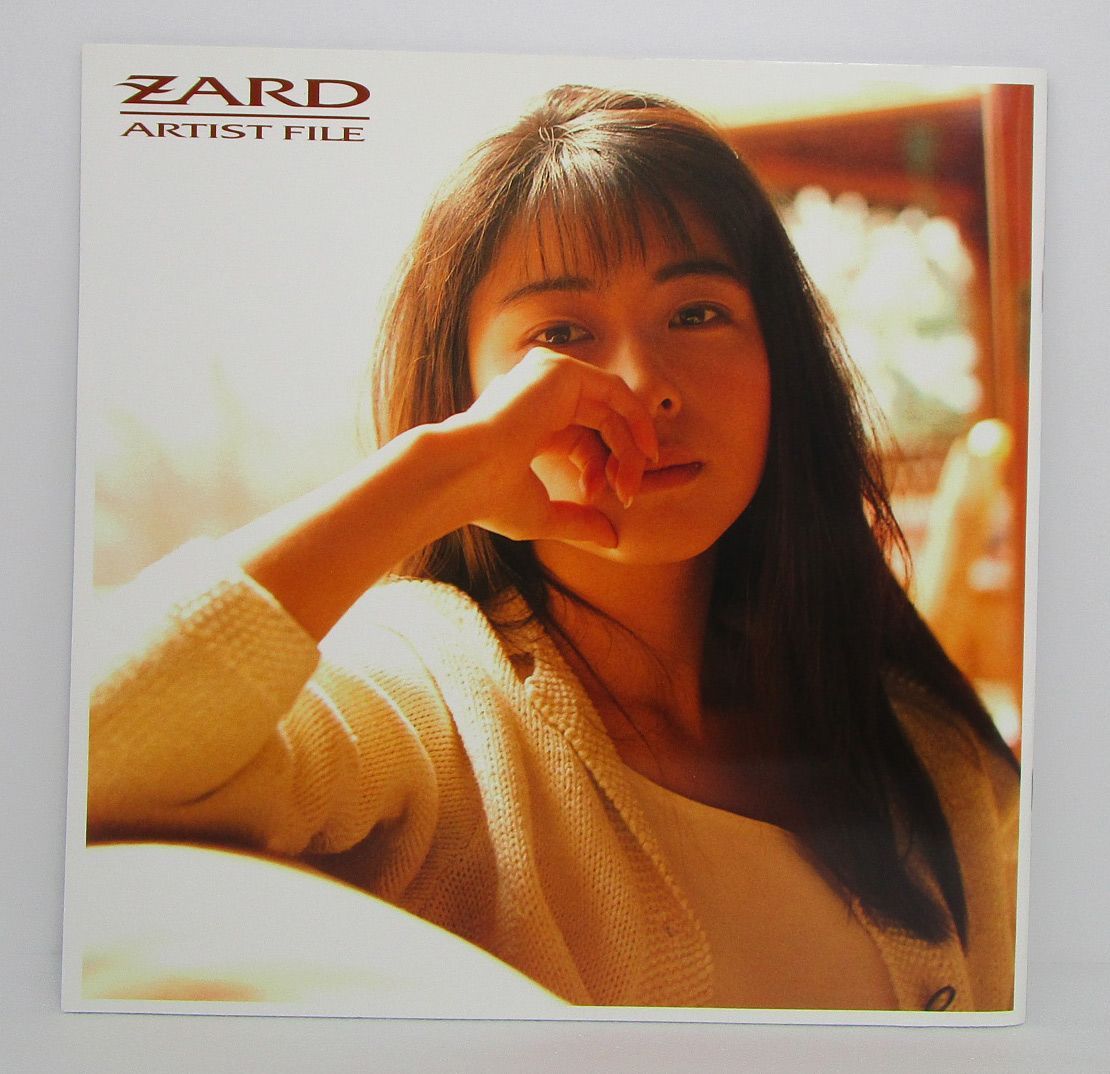 ZARD ARTIST FILE 坂井泉水 写真集 ステッカー付 - メルカリ